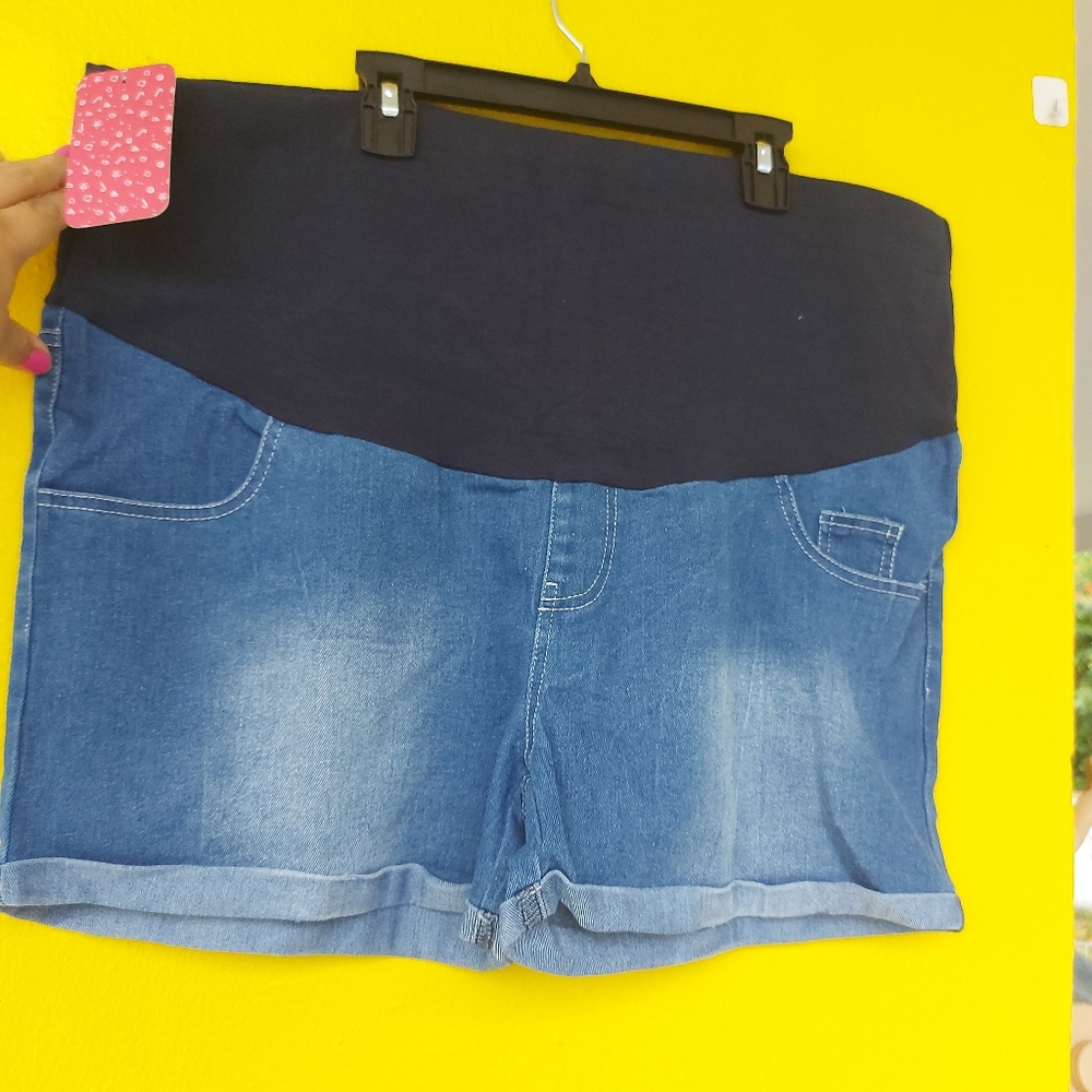 Maternity shorts,size L